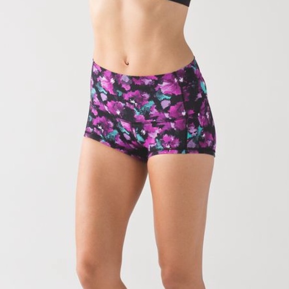 NWOT Lululemon Wunder Short 2” - Picture 2 of 10
